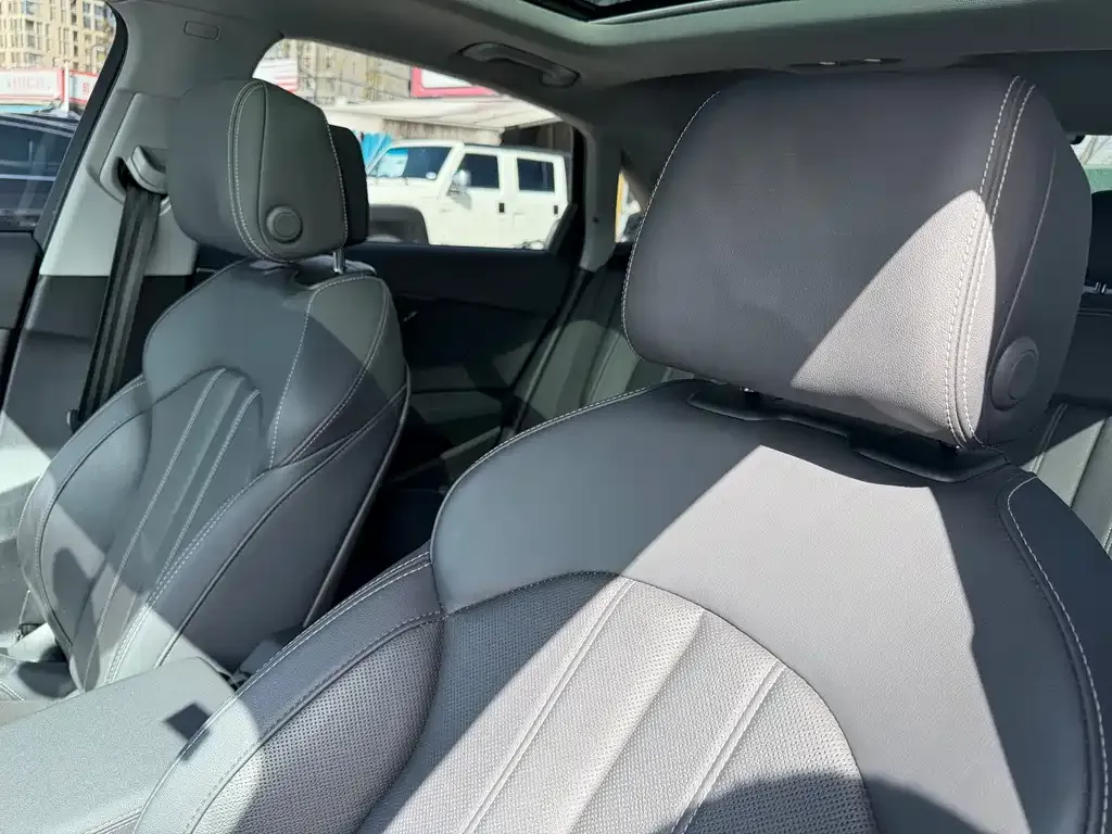 Audi A4L 2021 из CN, фото 10