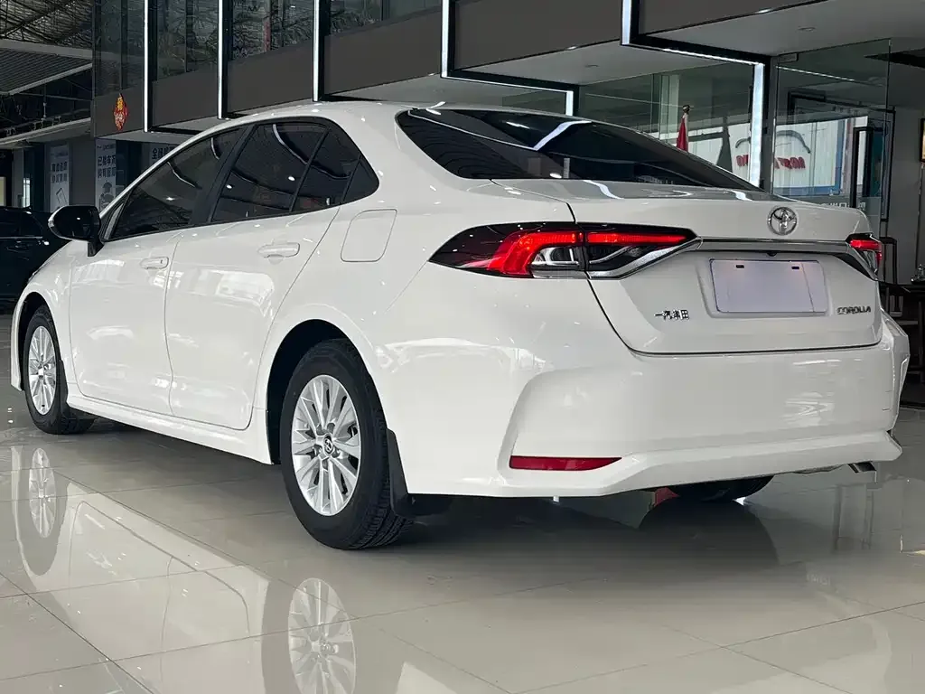 Toyota Corolla — фото 3