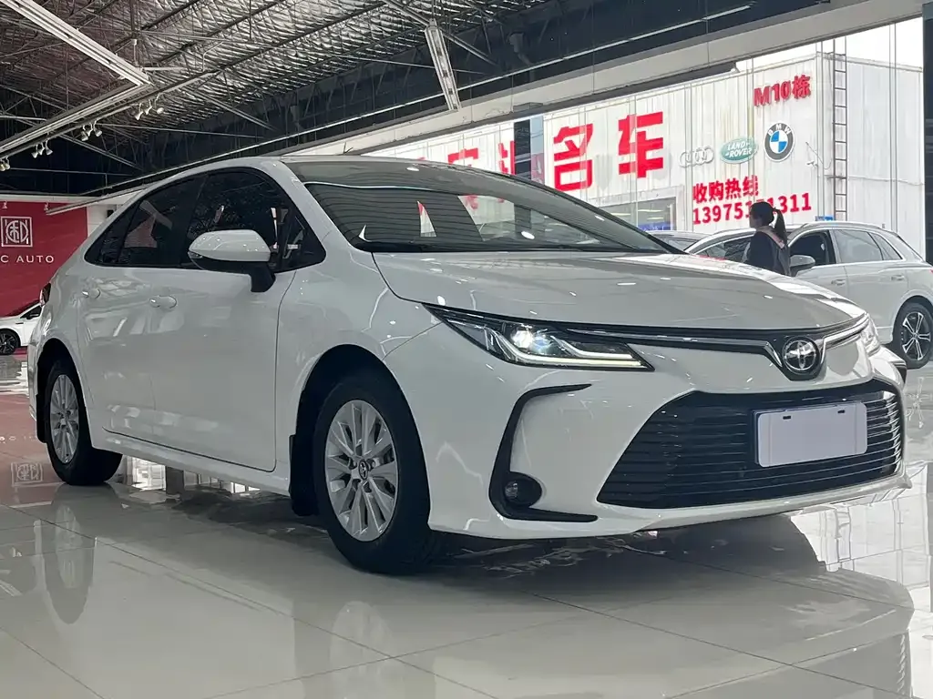 Toyota Corolla — фото 5