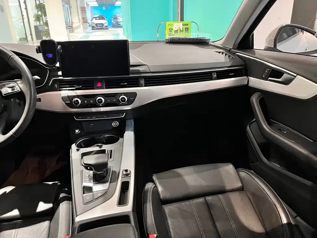 Audi A4L — фото 2