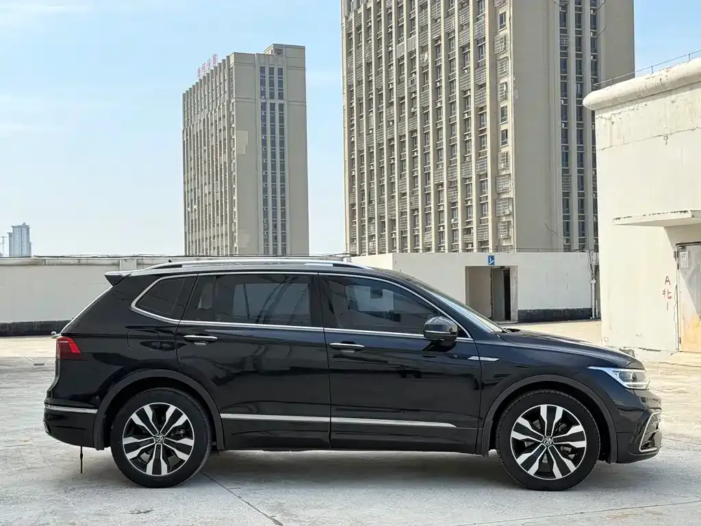 Volkswagen Tiguan L 2022 из CN, фото 3