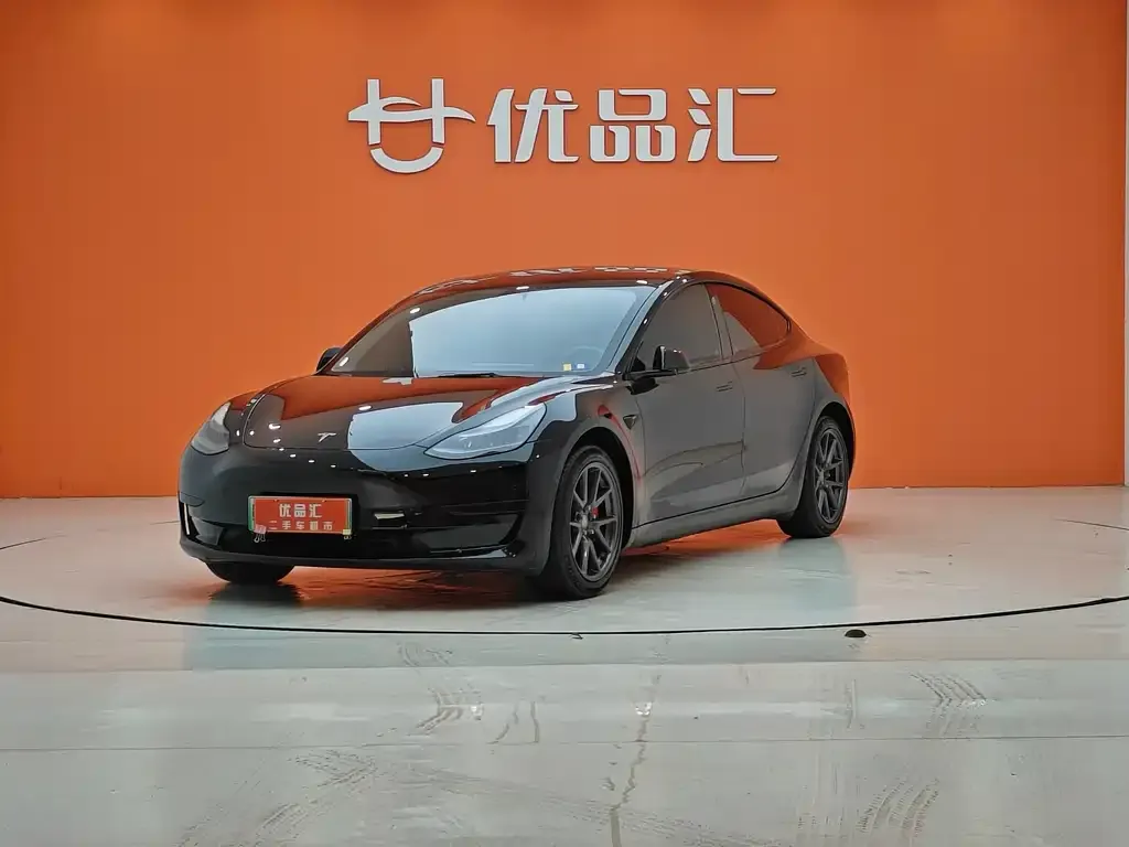 Tesla Model 3 — фото 1