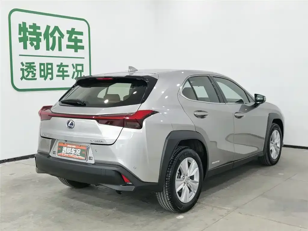 Lexus UX — фото 4