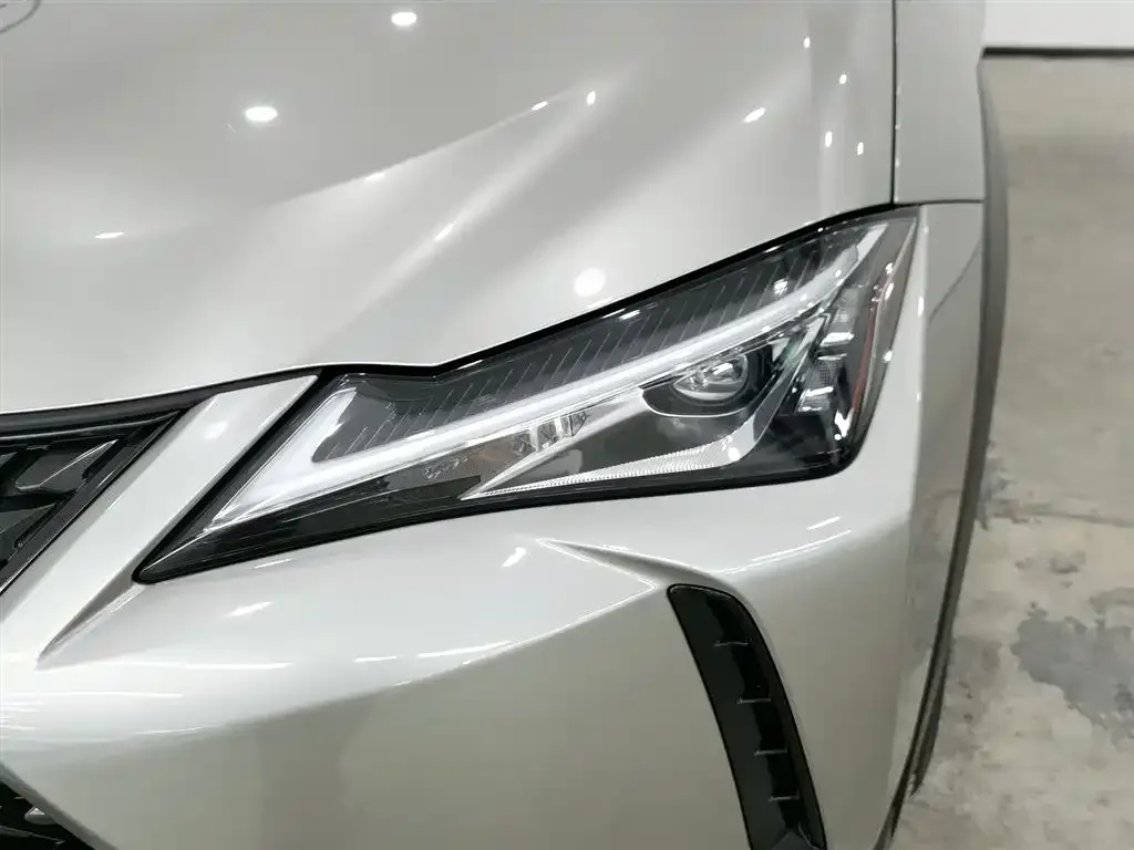 Lexus UX — фото 2