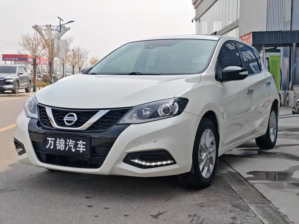 Nissan Tiida — фото 8
