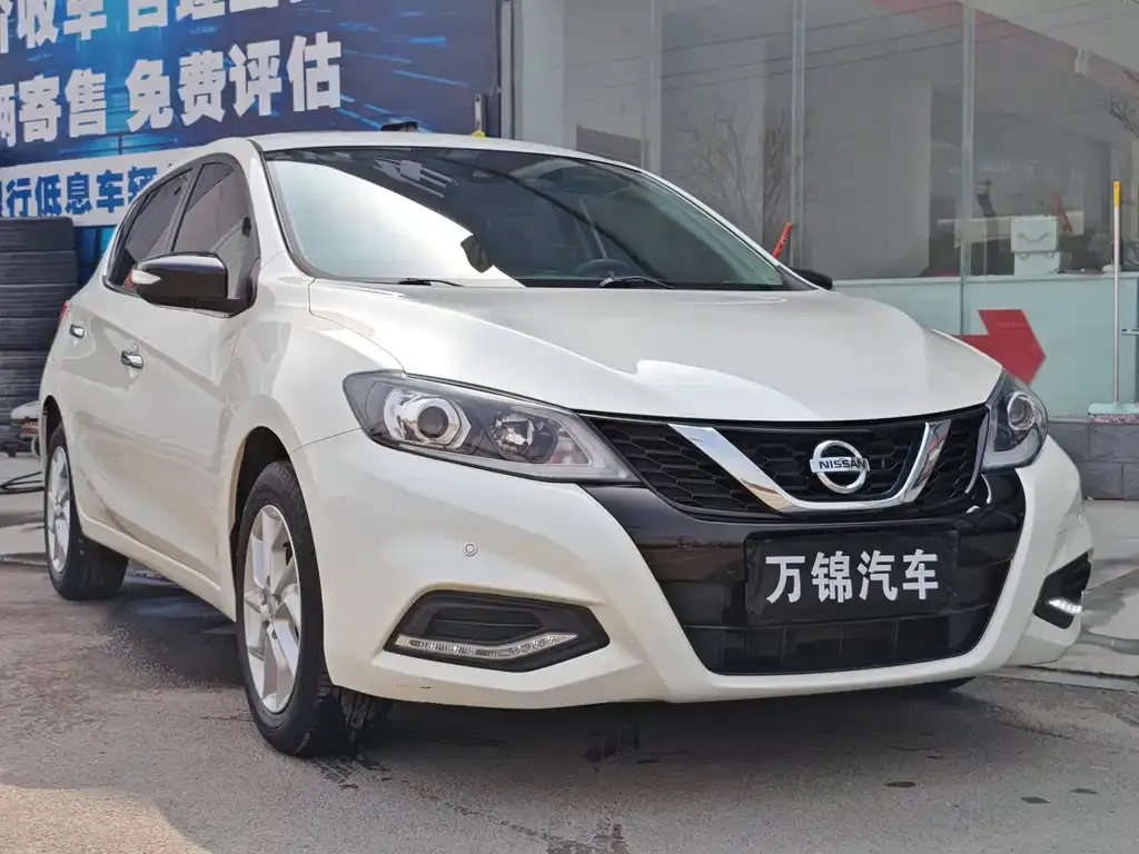 Nissan Tiida — фото 3