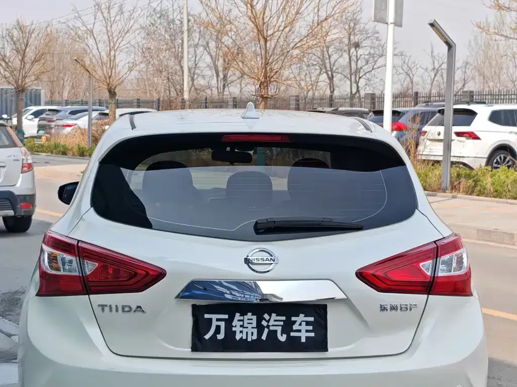 Nissan Tiida — фото 2