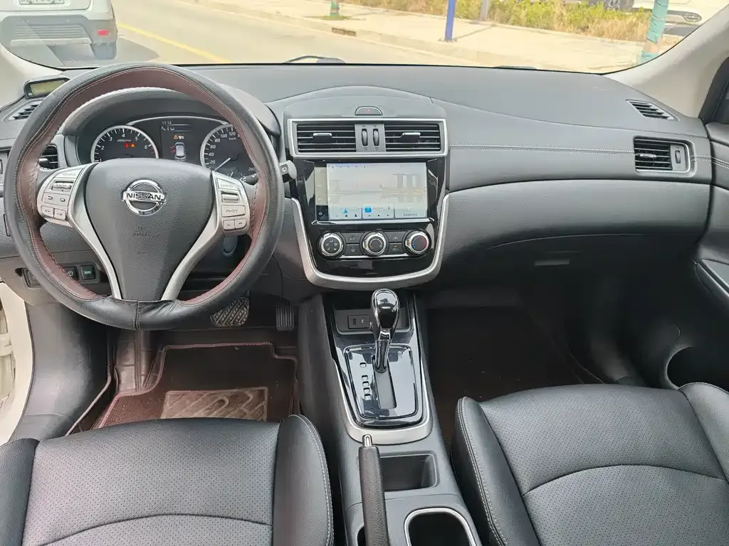 Nissan Tiida — фото 10
