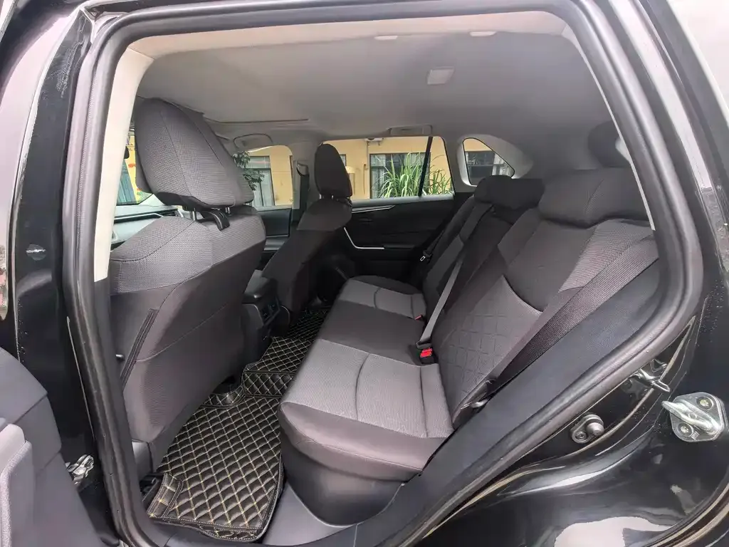 Toyota RAV4 2024 из CN, фото 2