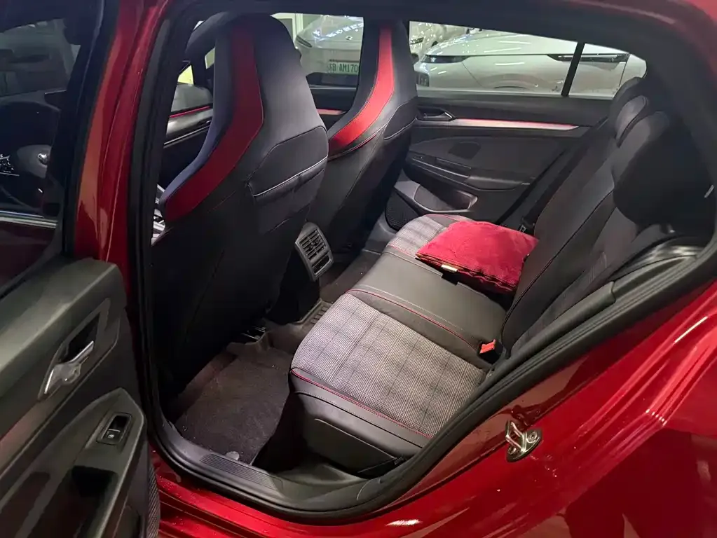 Volkswagen Golf GTI — фото 4
