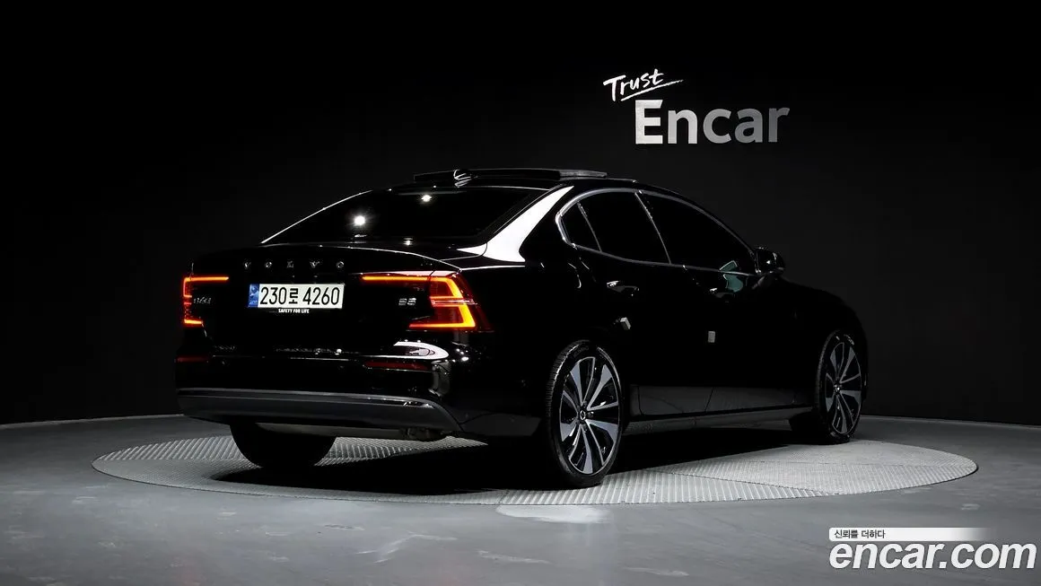 Volvo S60 2023 из KR, фото 4
