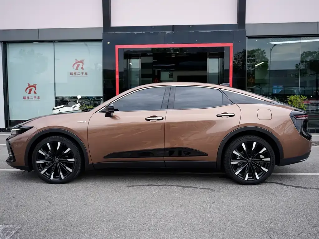Toyota Crown SportCross 2024 из CN, фото 9