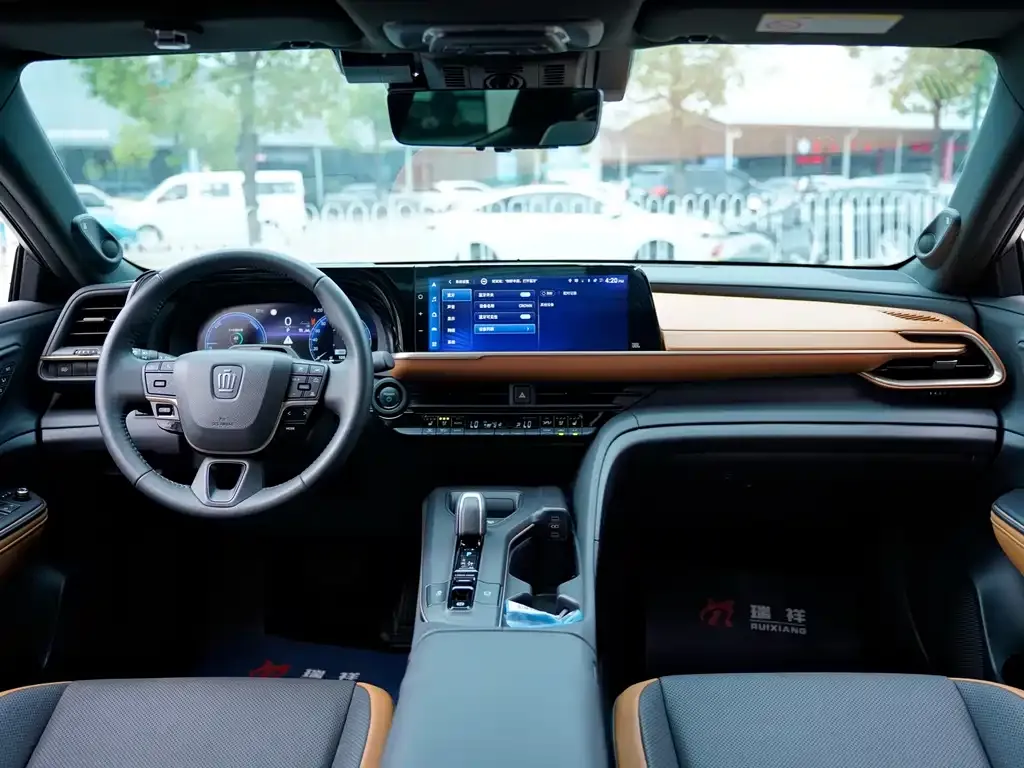 Toyota Crown SportCross 2024 из CN, фото 10