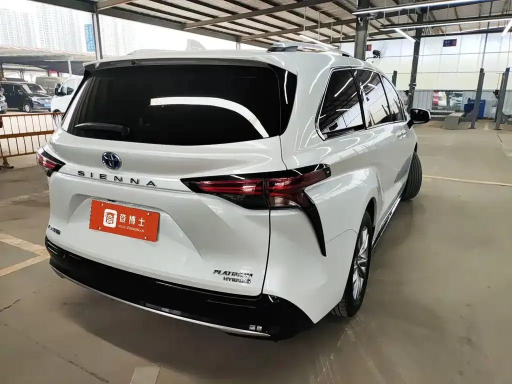Toyota Sienna — фото 4
