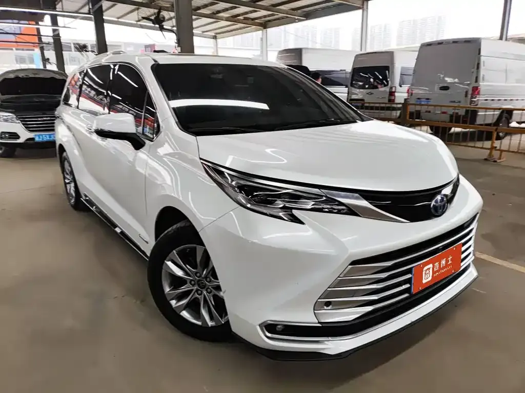 Toyota Sienna — фото 3
