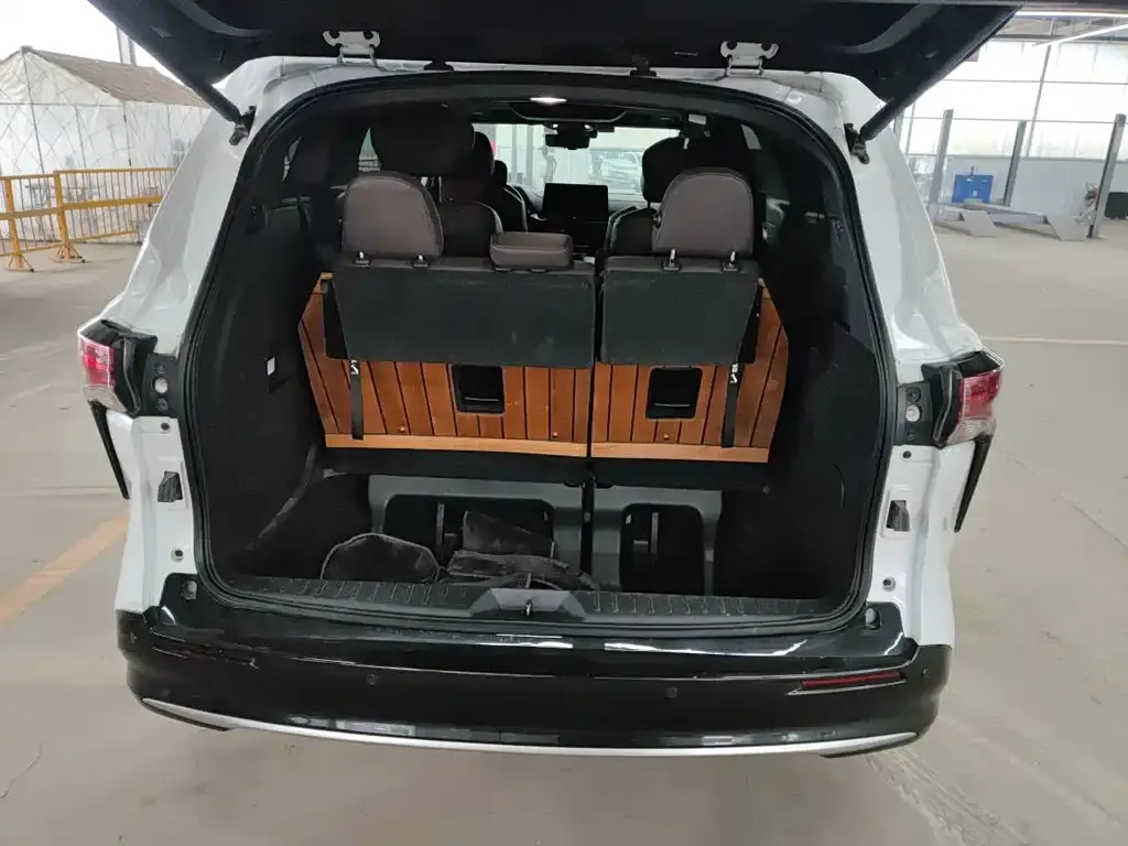 Toyota Sienna — фото 2