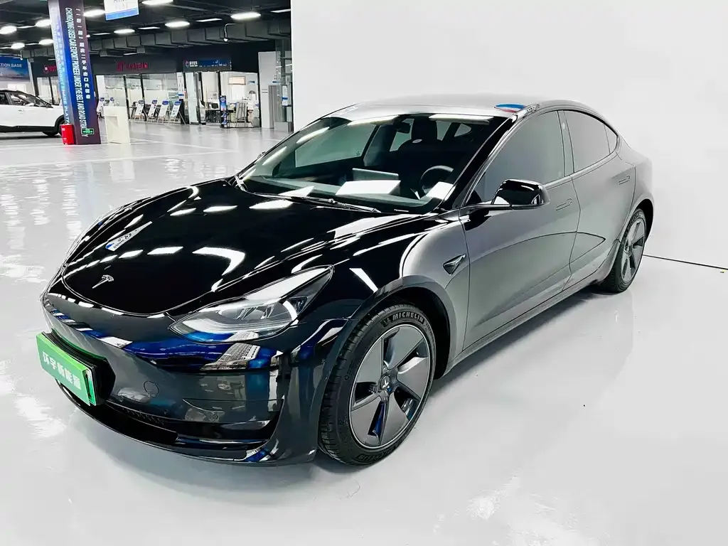 Tesla Model 3 — фото 1