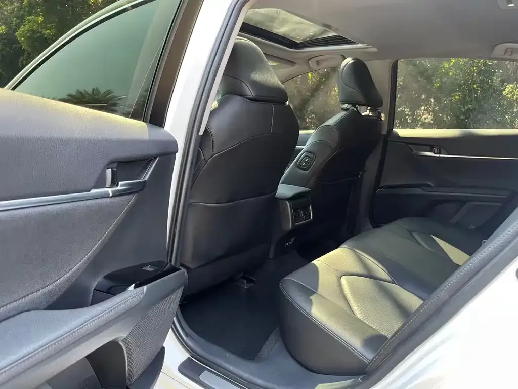 Toyota Camry 2023 из CN, фото 3