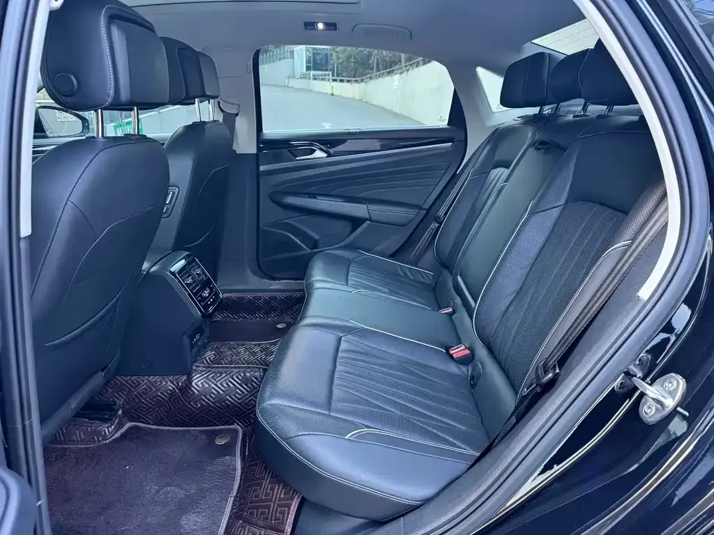 Volkswagen Passat — фото 6