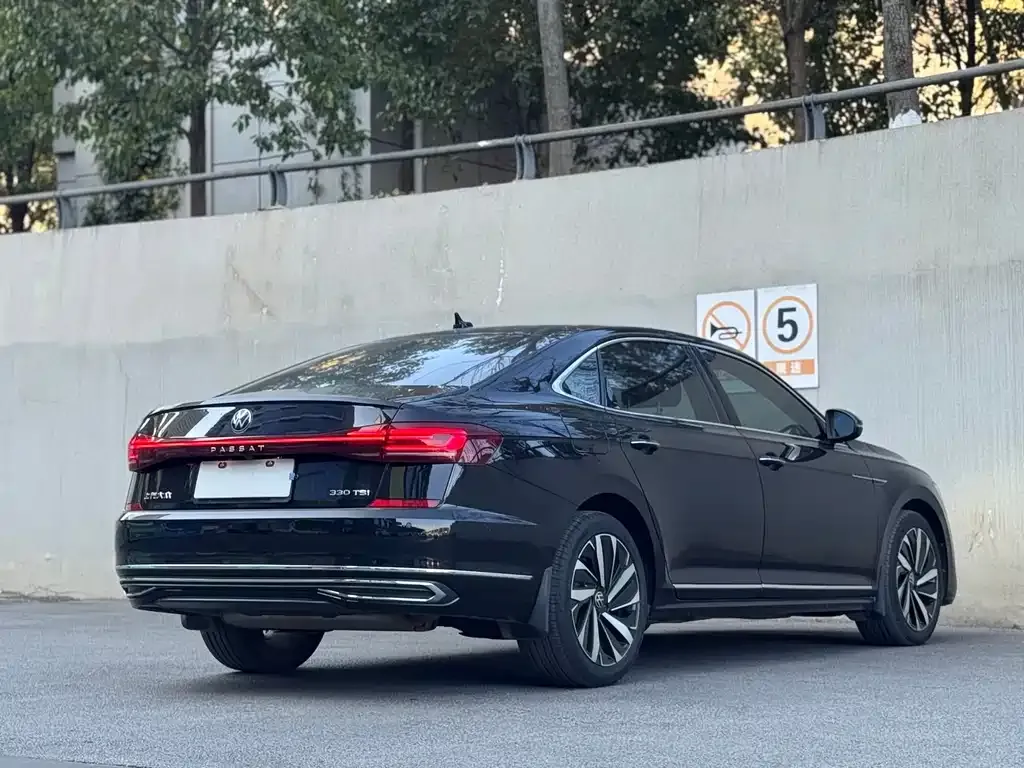 Volkswagen Passat — фото 8