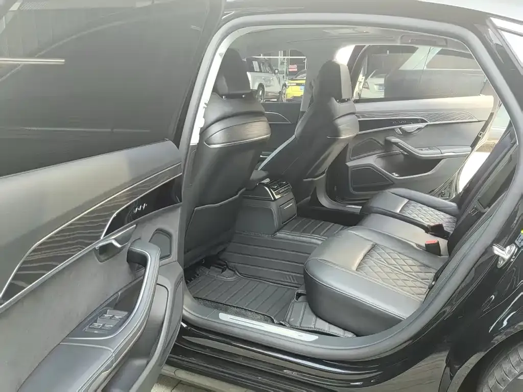 Audi A8 2023 из CN, фото 3