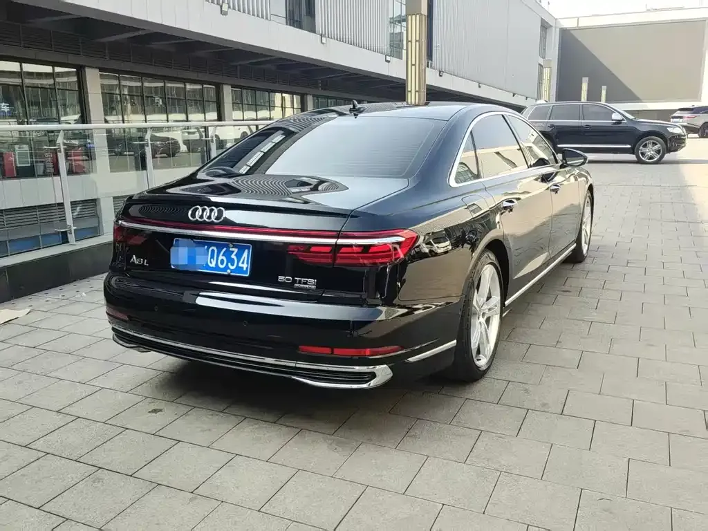 Audi A8 2023 из CN, фото 10