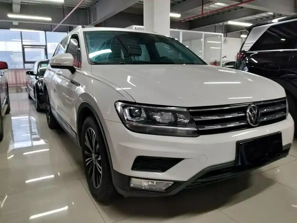 Volkswagen Tiguan L — фото 8