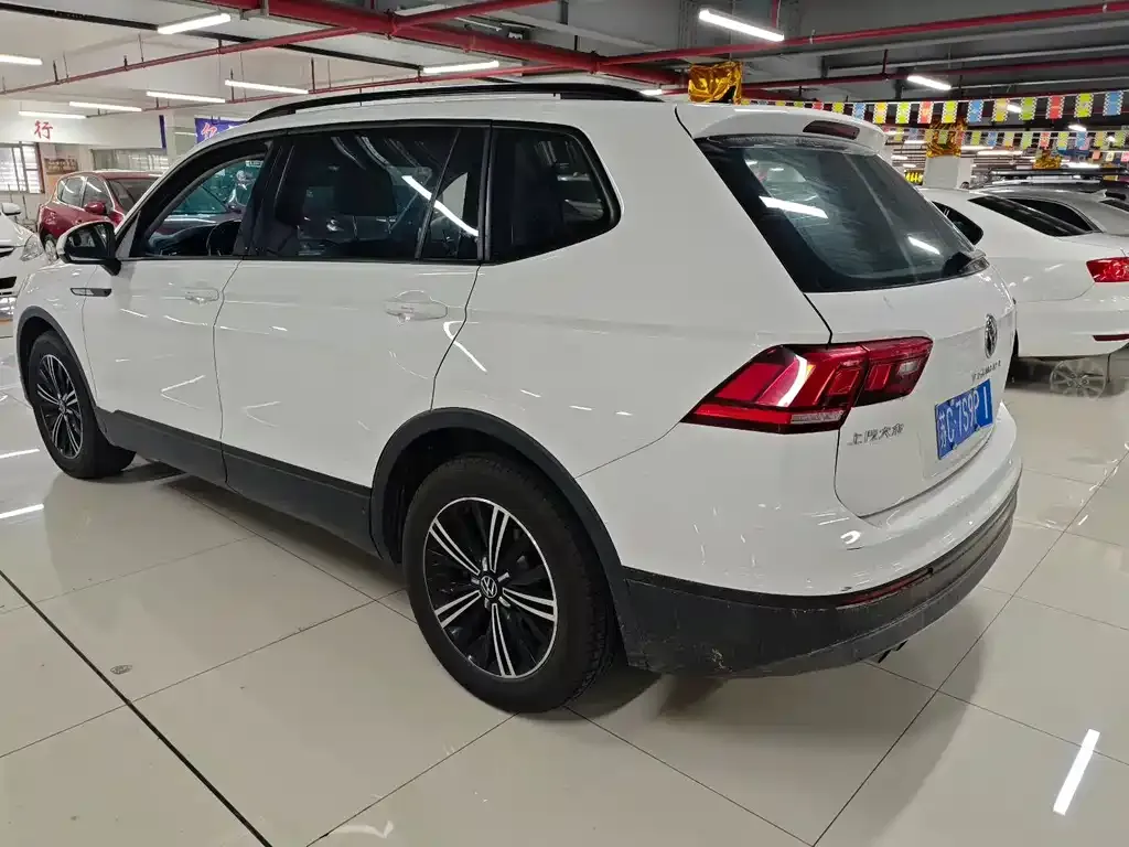 Volkswagen Tiguan L — фото 7