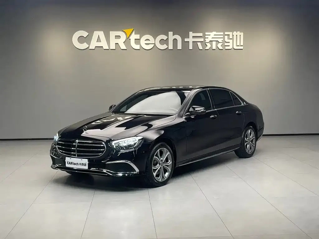 Mercedes-Benz E-Class — фото 1