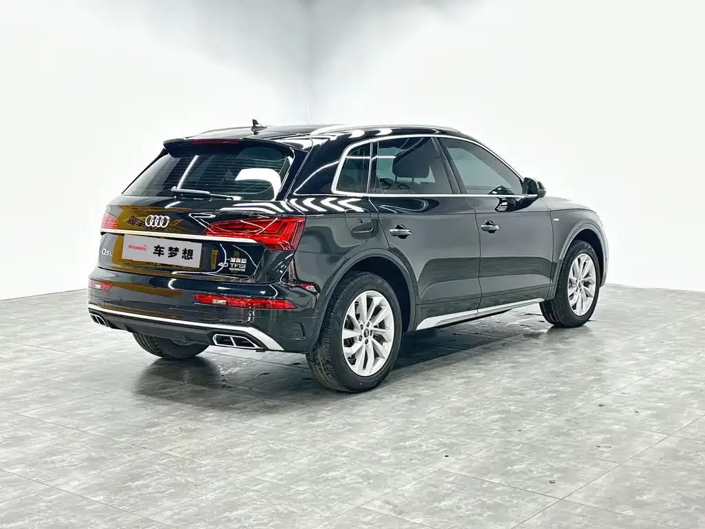 Audi Q5L — фото 8