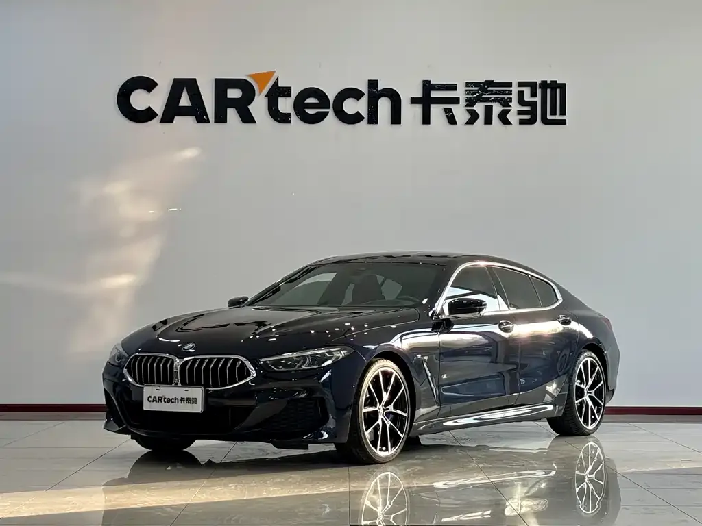 BMW 8 Series — фото 1
