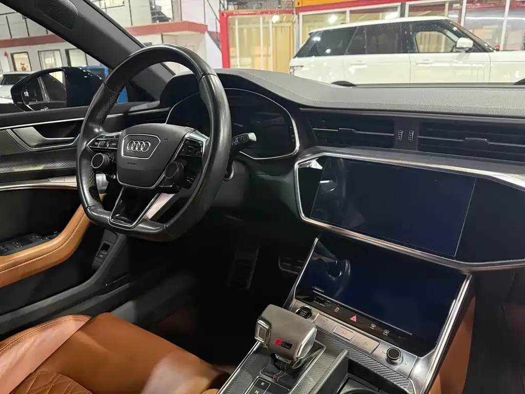 Audi A7L — фото 10
