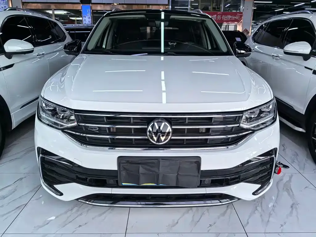 Volkswagen Tiguan L — фото 2