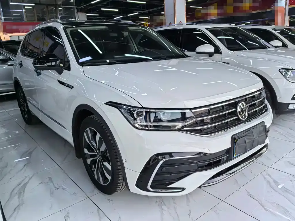 Volkswagen Tiguan L — фото 9
