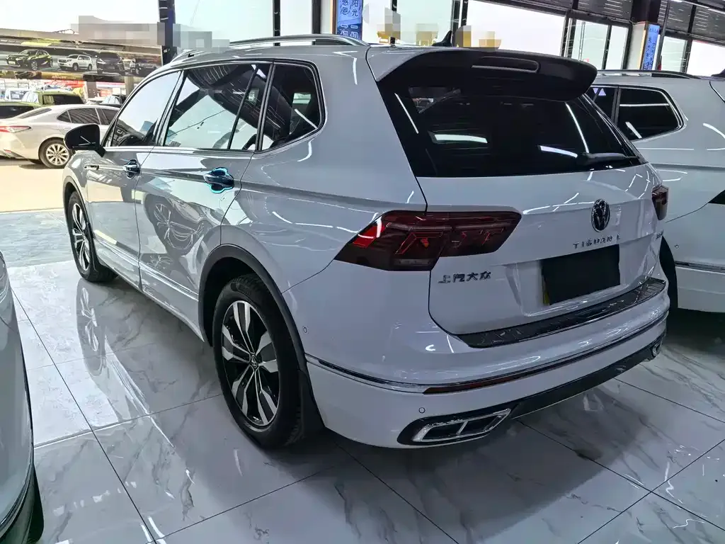 Volkswagen Tiguan L — фото 4
