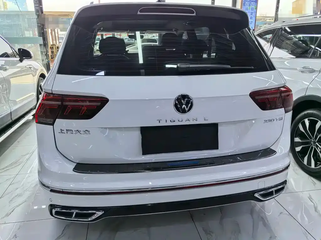 Volkswagen Tiguan L — фото 10