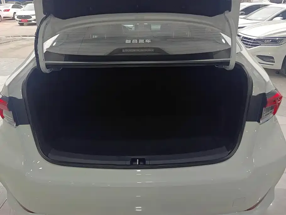 Toyota Corolla 2023 из CN, фото 9