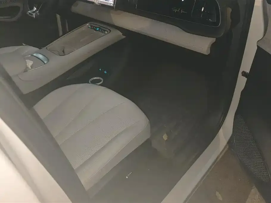 BYD Hiace 05 EV — фото 10