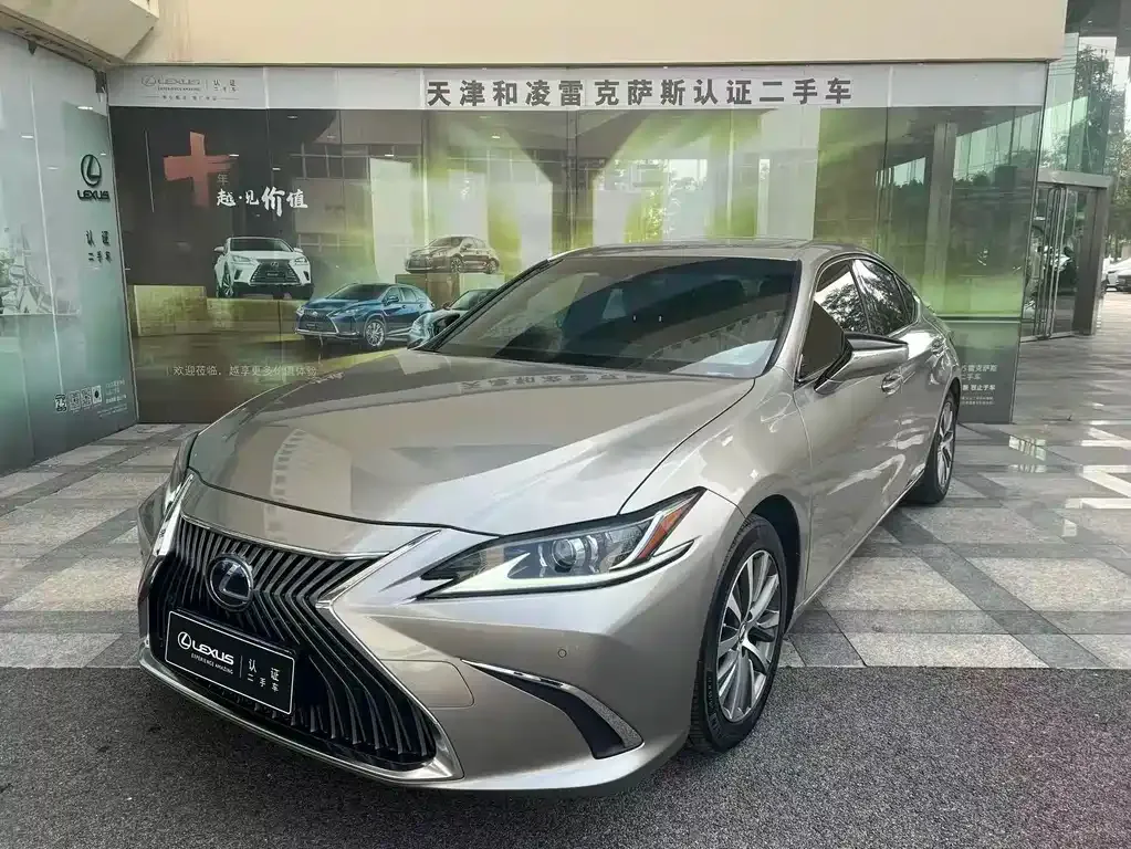 Lexus ES — фото 1