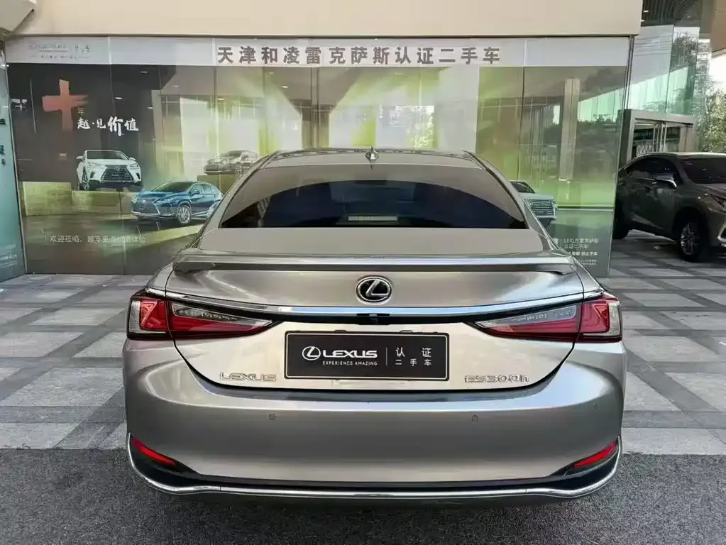 Lexus ES — фото 8