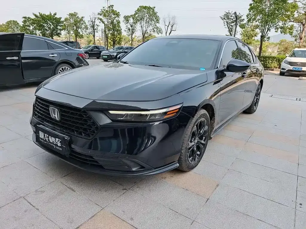 Honda Accord — фото 1
