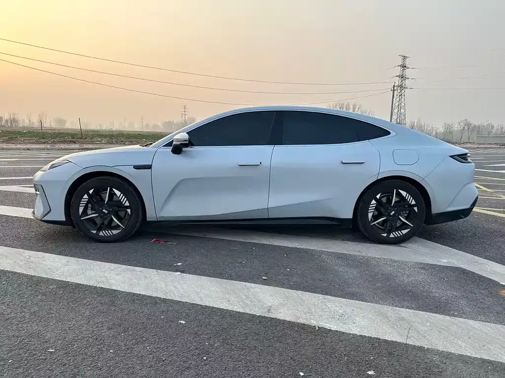 Geely Galaxy E8 2025 из CN, фото 7