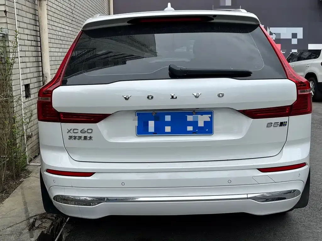 Volvo XC60 — фото 2