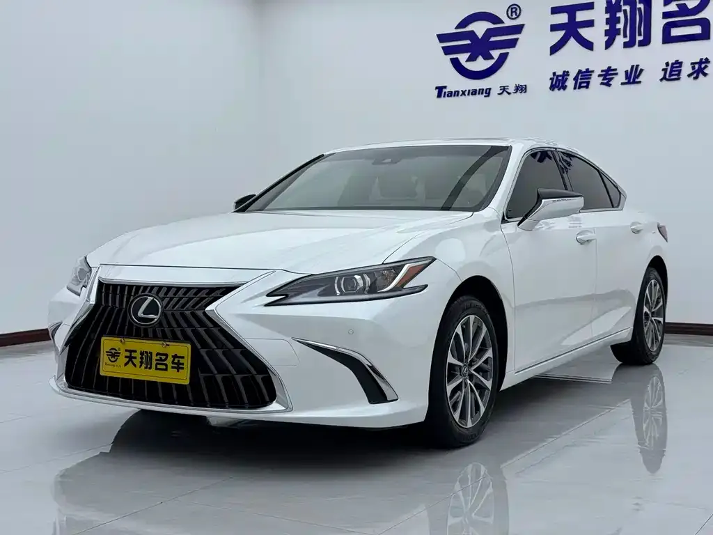 Lexus ES — фото 1