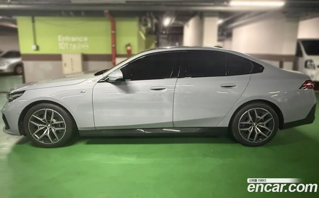 BMW 5-Series 2024 из KR, фото 4