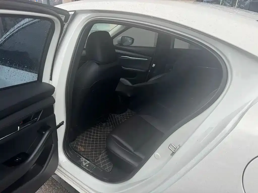 Mazda 3 Axela 2024 из CN, фото 2