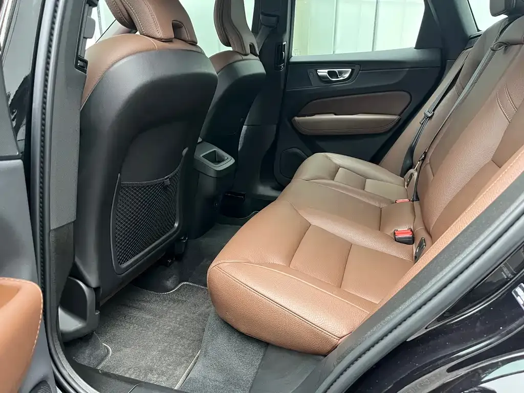 Volvo XC60 — фото 2