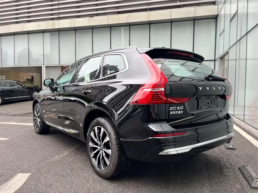 Volvo XC60 — фото 9