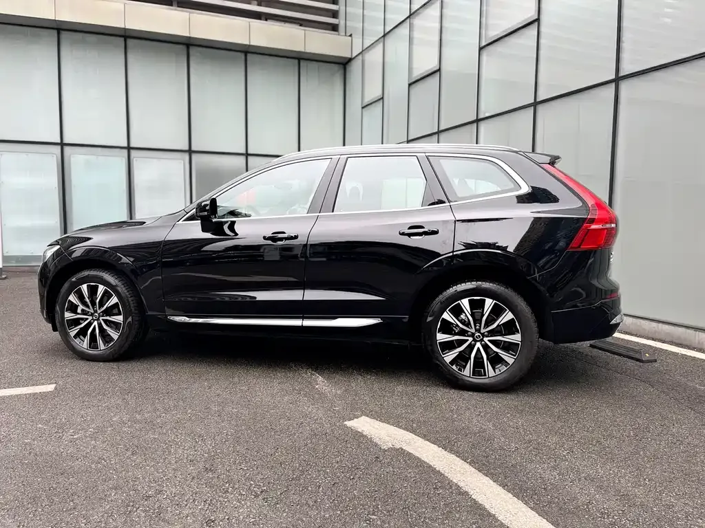 Volvo XC60 — фото 8