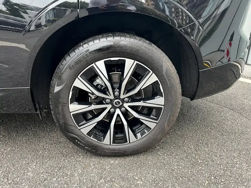 Volvo XC60 — фото 10